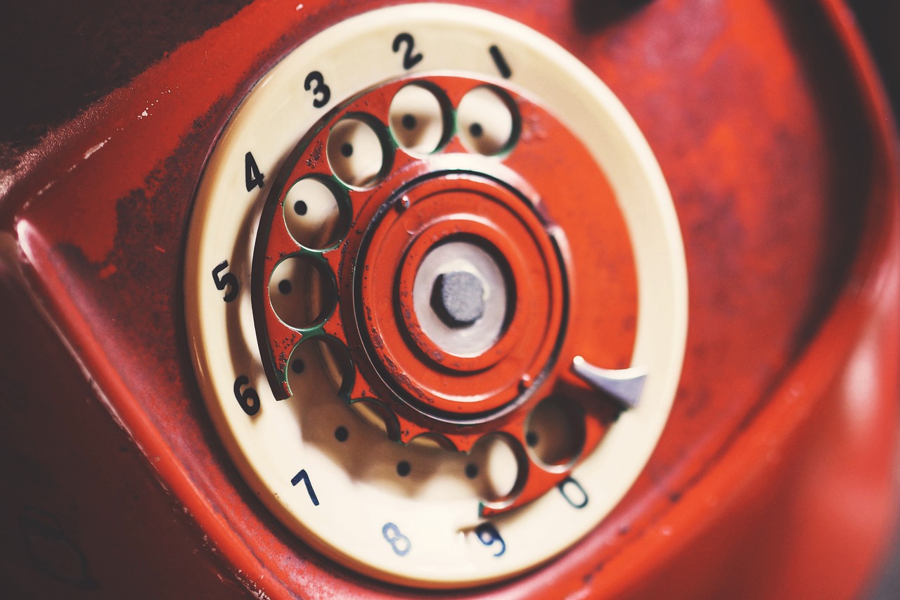 Un téléphone représentant la relance téléphonique